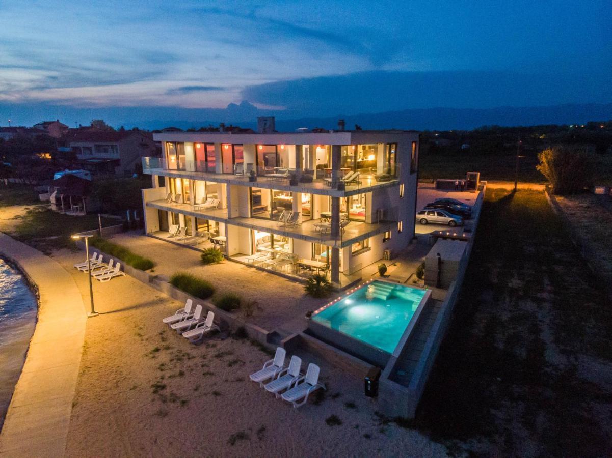 Jimmys Beach Privlaka - Direkt Am Meer, Tollem Blick Und Beheiztem Pool Esterno foto
