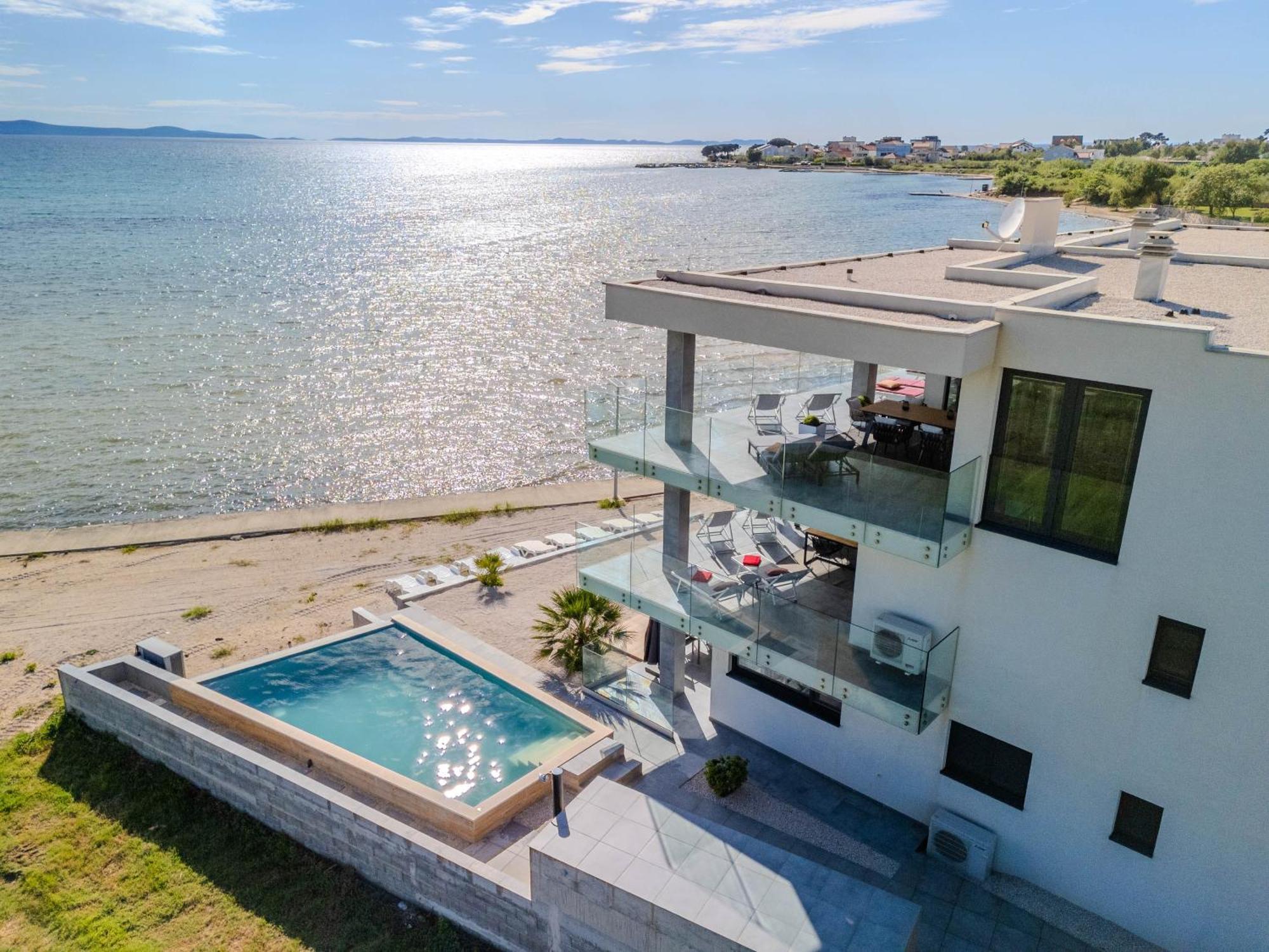 Jimmys Beach Privlaka - Direkt Am Meer, Tollem Blick Und Beheiztem Pool Esterno foto